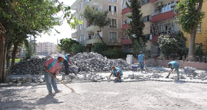 Haliliye’de iki mahallede kilitli beton parke çalışması