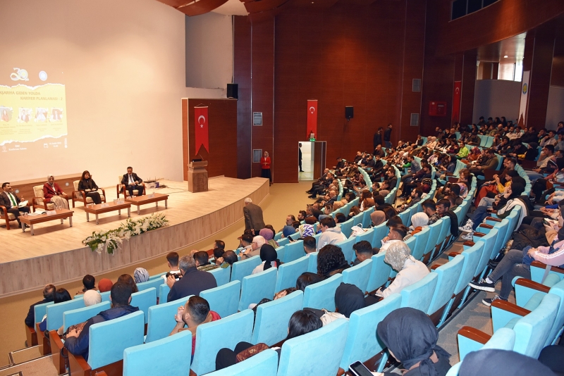 Harran Üniversitesi’nde Kariyerinin Zirvesinde Olan Konuklar Öğrencilerle Buluşmaya Devam Ediyor