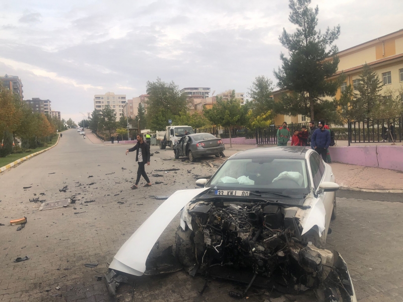 Karaköprü Güzelşehir mevki Maddi hasarlı kaza.
