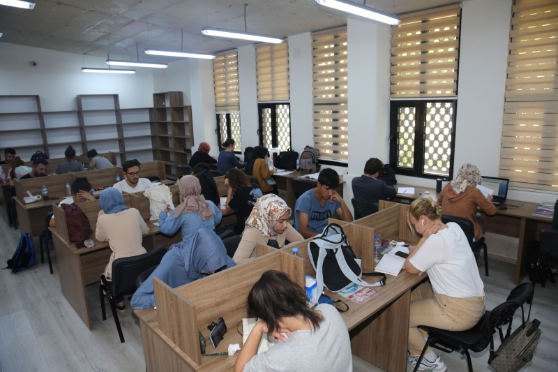 Şanlıurfa’da öğrenciler okuma evlerinde ders çalışıyor