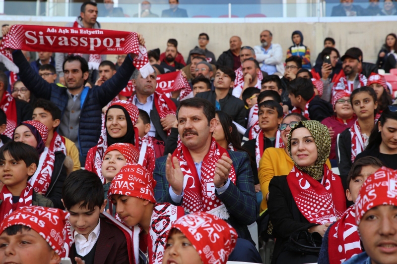 Vali Salih Ayhan Sivasspor'un kupa sevincine ortak oldu