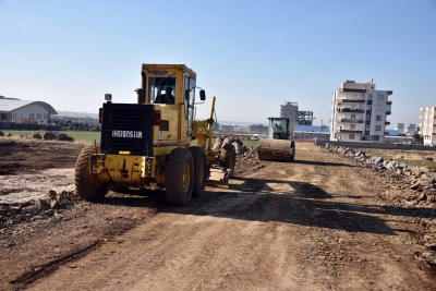 Siverek'te yeni yerleşim alanlarında yol yapım çalışmaları sürüyor